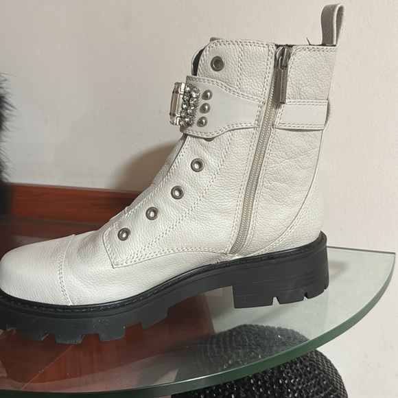 Very pretty combat boots of white color brand new - Picture 2 of 4